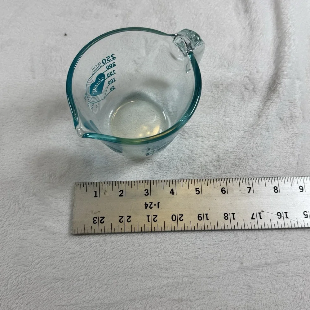 Vintage Pyrex 1 Cup 250mL Glass Measuring Cup Teal Hearts Love Always Forever